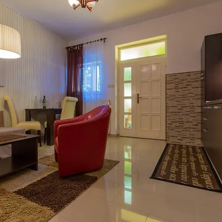 One-bedroom In Ii Apartment *